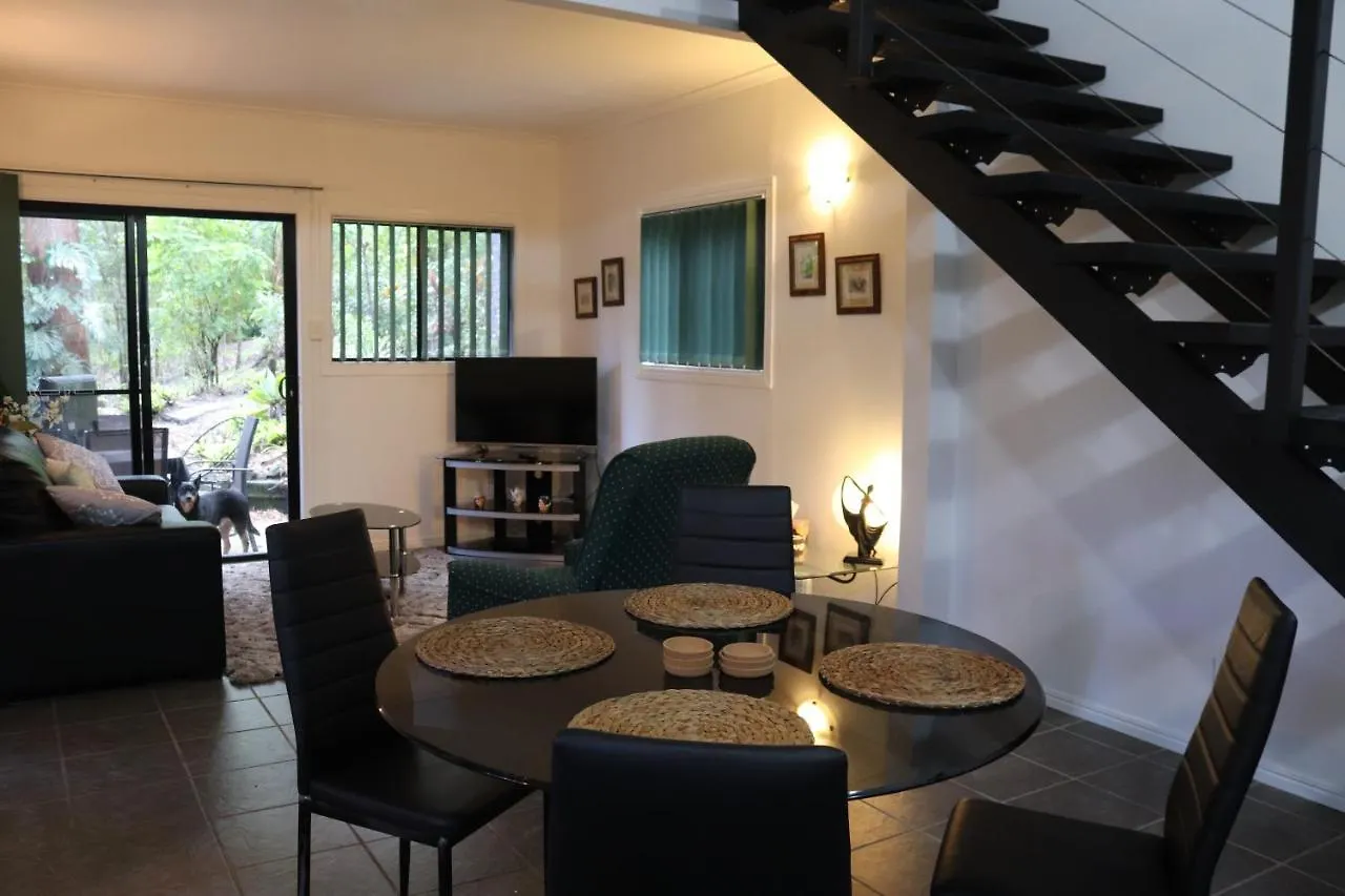 Green Trees Chalet: Nature Retreat Near Australia Zoo Landsborough