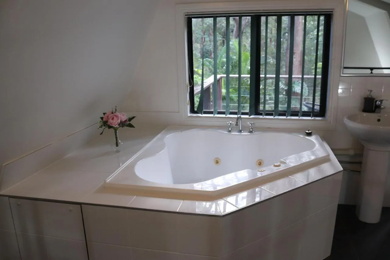 Chalet Green Trees Chalet: Nature Retreat Near Australia Zoo Landsborough Australia