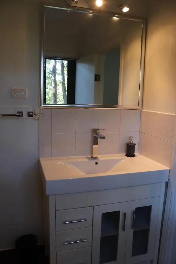 Green Trees Chalet: Nature Retreat Near Australia Zoo Landsborough