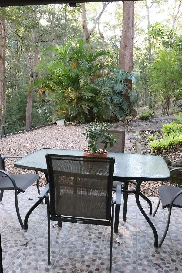 Green Trees Chalet: Nature Retreat Near Australia Zoo Landsborough Chalet