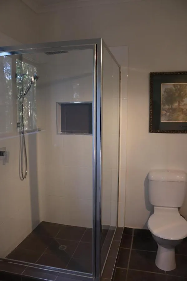 Chalet Green Trees Chalet: Nature Retreat Near Australia Zoo Landsborough